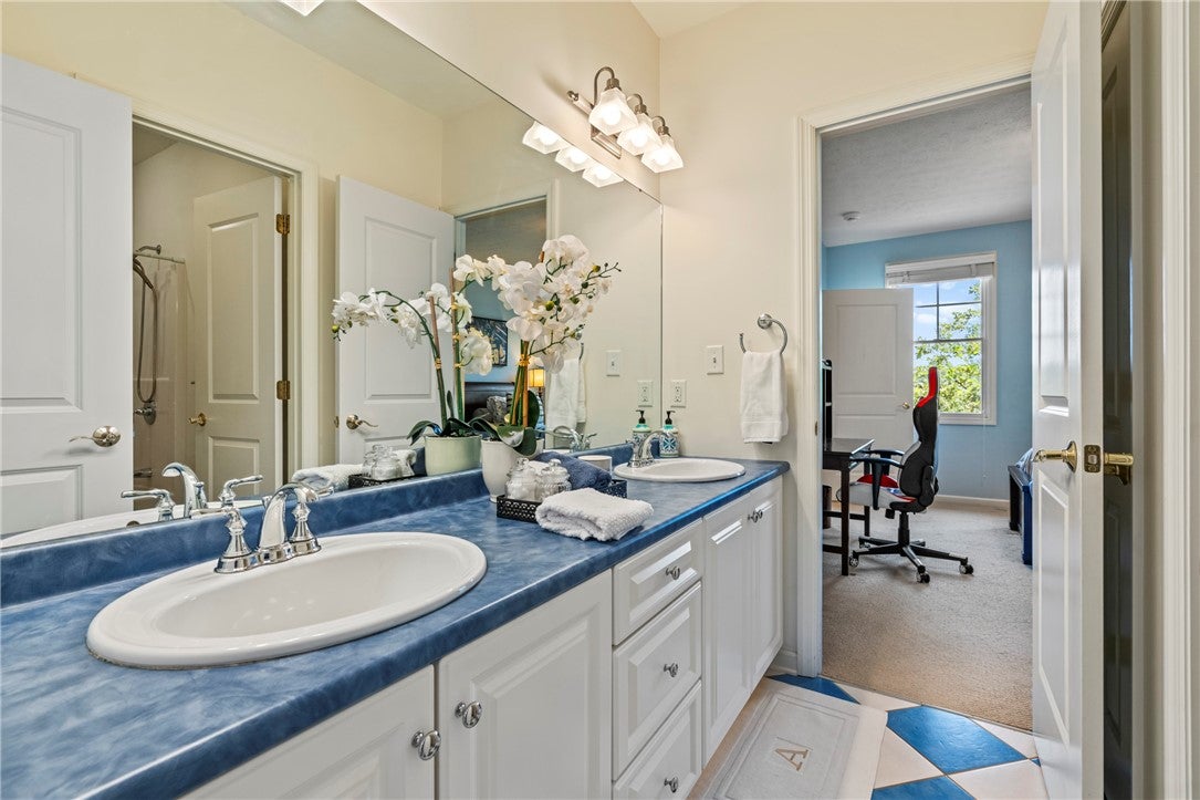 Pittsburgh, Pennsylvania, 15217, United States, 4 Bedrooms Bedrooms, ,4 BathroomsBathrooms,Residential,Active,1899201