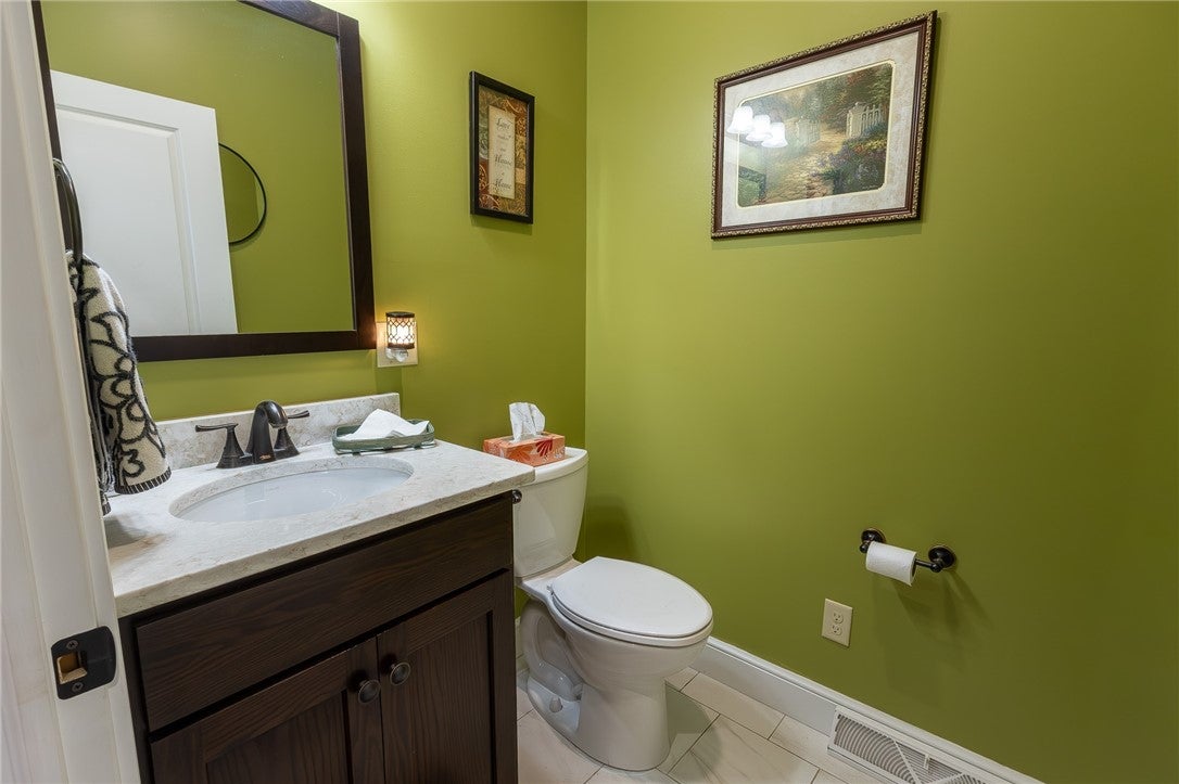 Mercer, Pennsylvania, 16137, United States, 3 Bedrooms Bedrooms, ,4 BathroomsBathrooms,Residential,Active,2040220