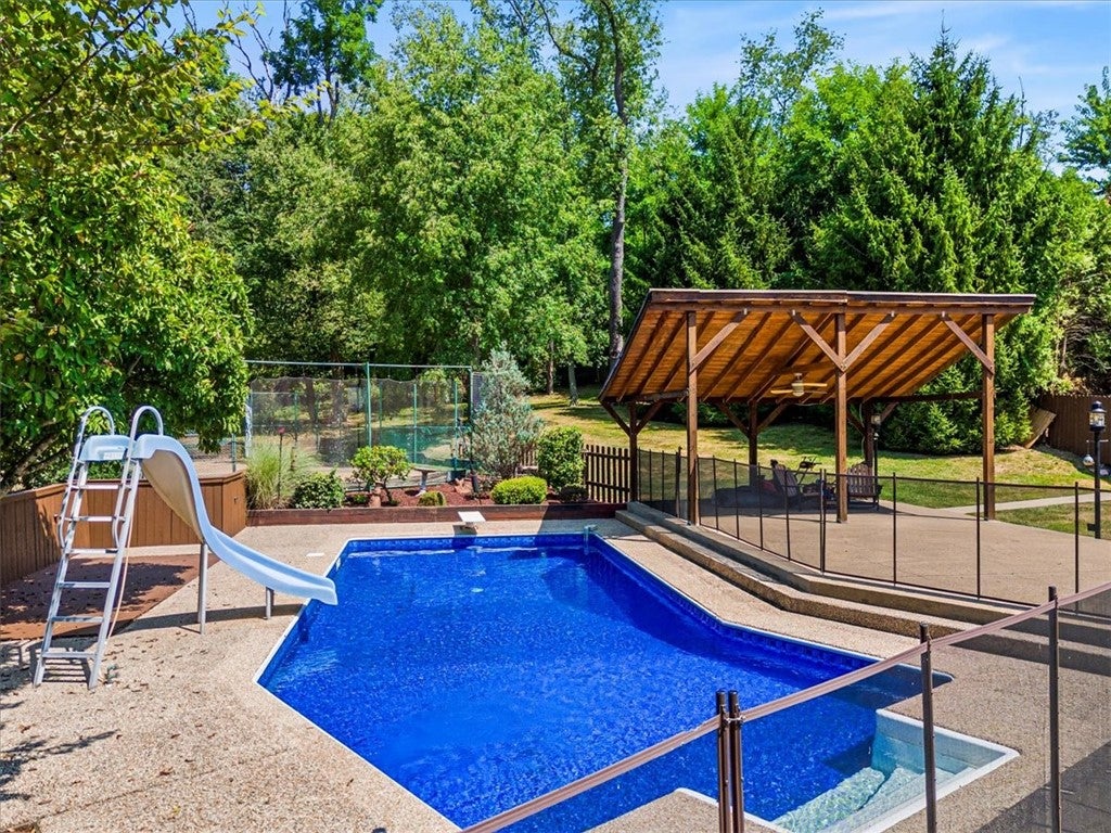 Pittsburgh, Pennsylvania, 15241, United States, 4 Bedrooms Bedrooms, ,5 BathroomsBathrooms,Residential,Active,1926915