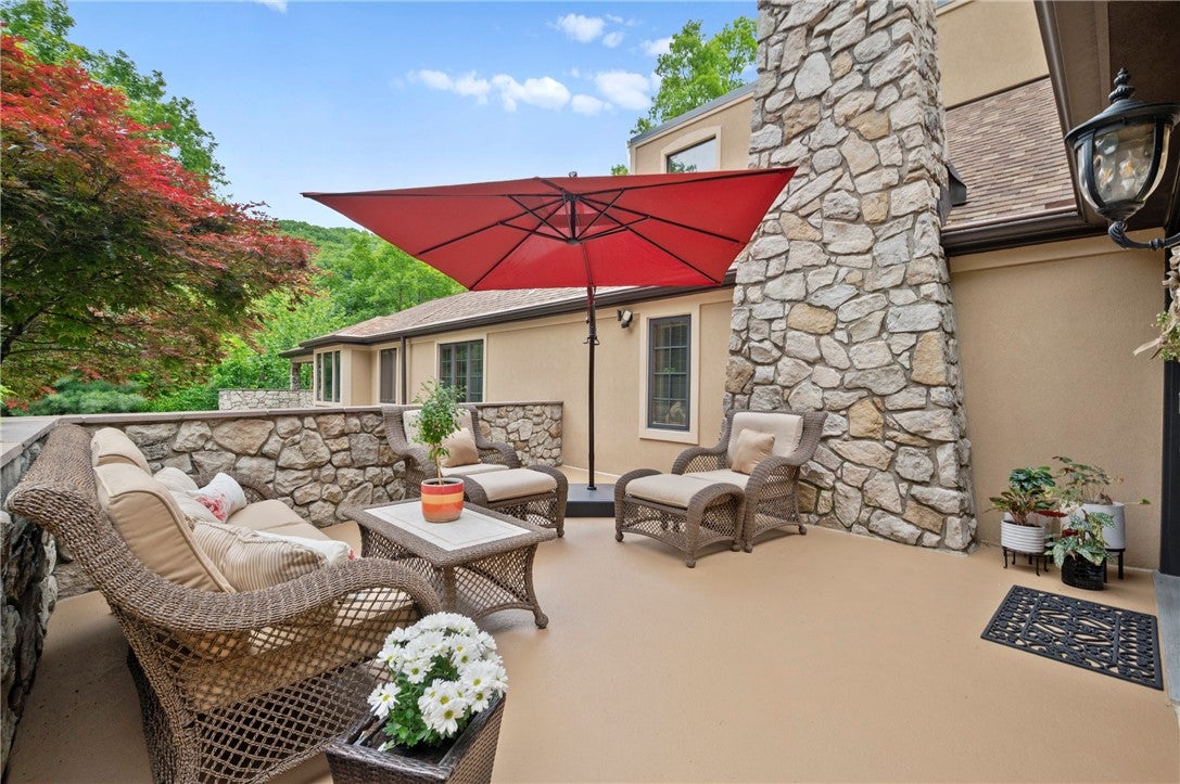 Pittsburgh, Pennsylvania, 15238, United States, 4 Bedrooms Bedrooms, ,4 BathroomsBathrooms,Residential,Active,1853348