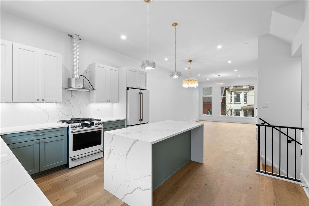 Pittsburgh, Pennsylvania, 15201, United States, 4 Bedrooms Bedrooms, ,5 BathroomsBathrooms,Residential,Active,1825068