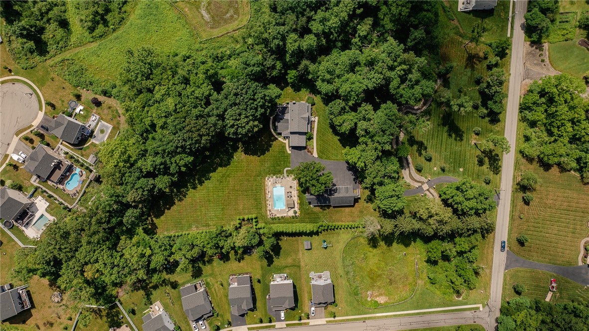 Valencia, Pennsylvania, 16059, United States, 4 Bedrooms Bedrooms, ,4 BathroomsBathrooms,Residential,Active,1922744