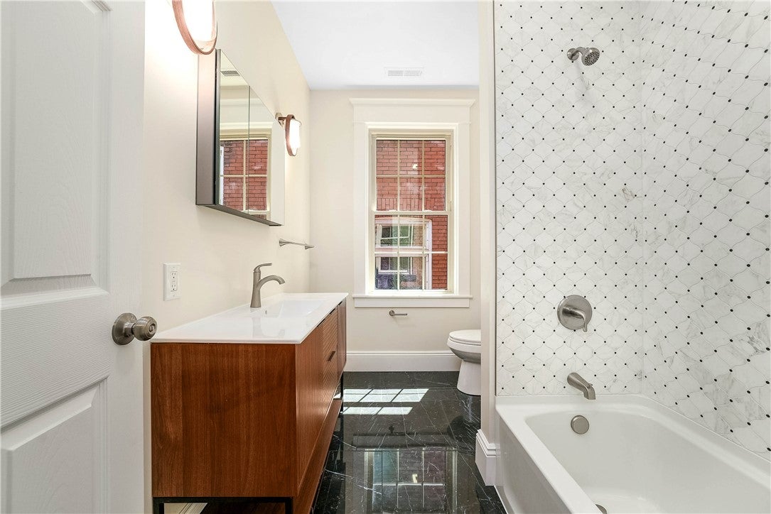 Pittsburgh, Pennsylvania, 15217, United States, 5 Bedrooms Bedrooms, ,4 BathroomsBathrooms,Residential,Active,1922334