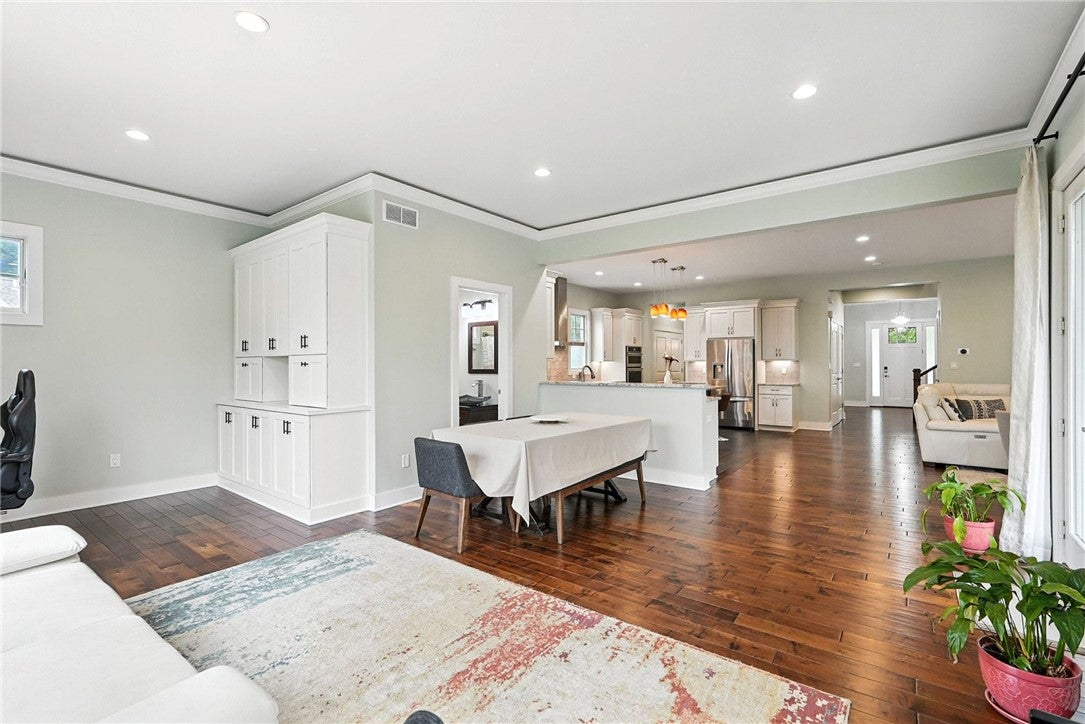 Pittsburgh, Pennsylvania, 15217, United States, 4 Bedrooms Bedrooms, ,5 BathroomsBathrooms,Residential,Active,1936146