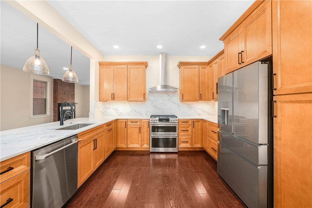 Pittsburgh, Pennsylvania, 15217, United States, 5 Bedrooms Bedrooms, ,4 BathroomsBathrooms,Residential,Active,1922334