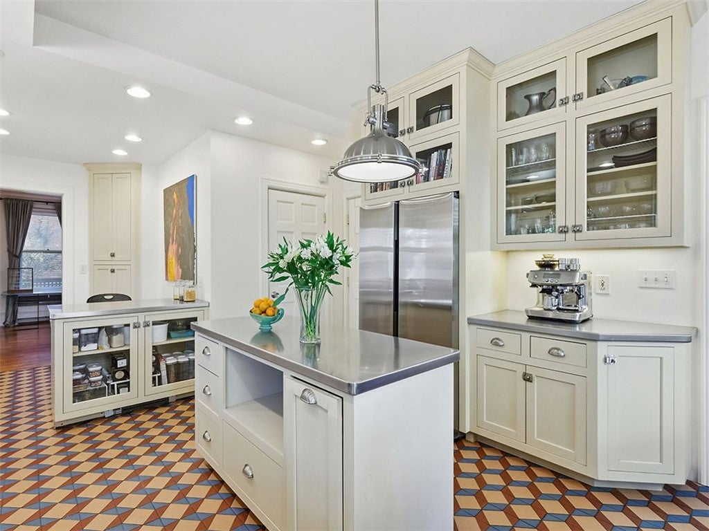 Pittsburgh, Pennsylvania, 15217, United States, 4 Bedrooms Bedrooms, ,3 BathroomsBathrooms,Residential,Active,1969666