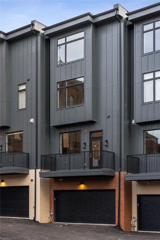 Pittsburgh, Pennsylvania, 15201, United States, 4 Bedrooms Bedrooms, ,5 BathroomsBathrooms,Residential,Active,1900409