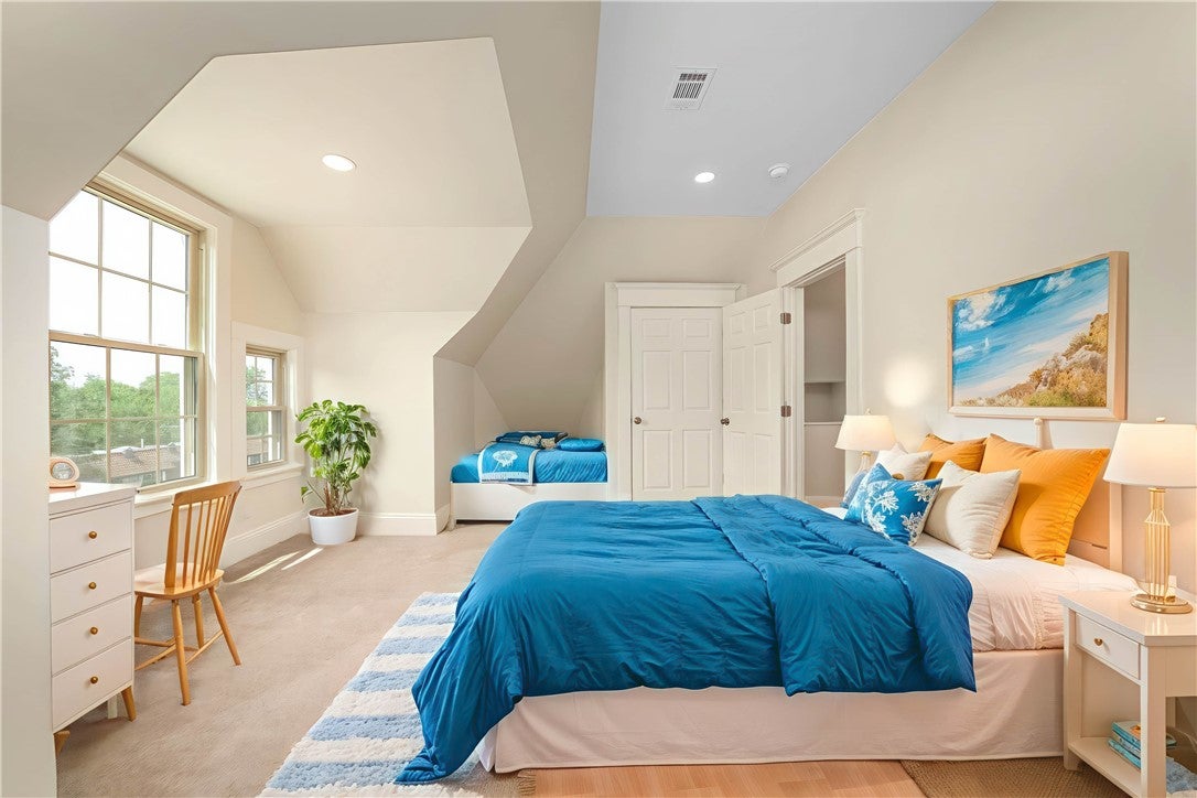 Pittsburgh, Pennsylvania, 15217, United States, 5 Bedrooms Bedrooms, ,4 BathroomsBathrooms,Residential,Active,1922334