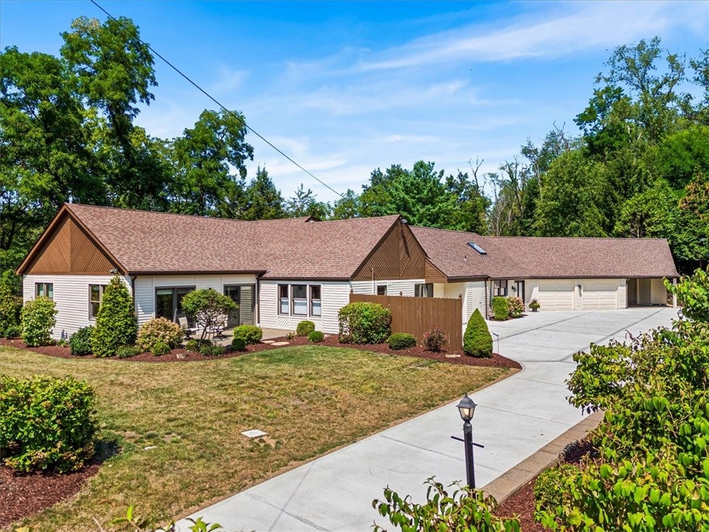 Pittsburgh, Pennsylvania, 15241, United States, 4 Bedrooms Bedrooms, ,5 BathroomsBathrooms,Residential,Active,1926915