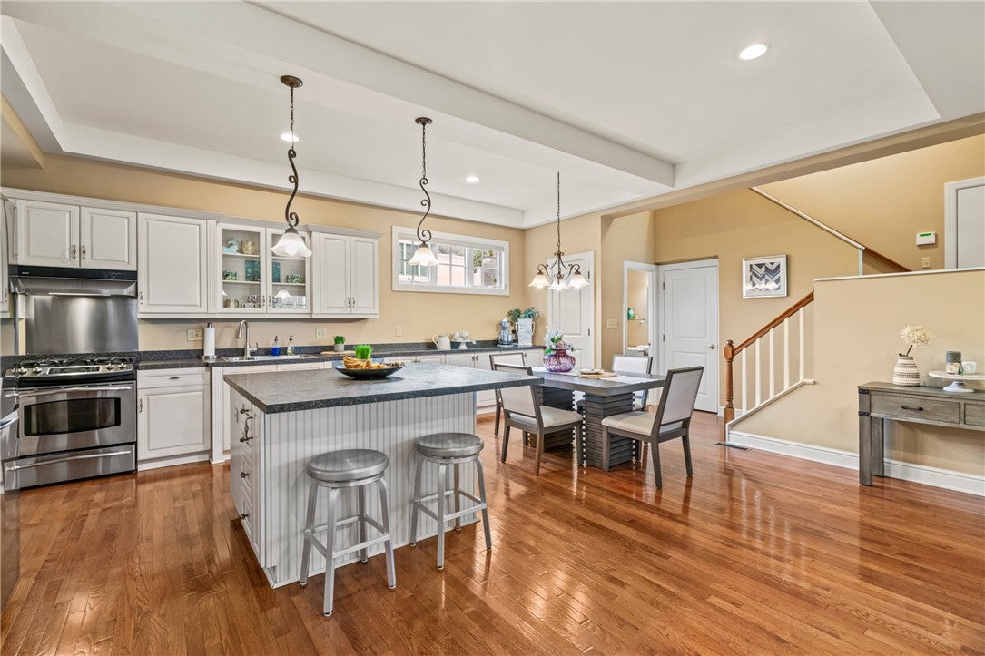 Pittsburgh, Pennsylvania, 15217, United States, 4 Bedrooms Bedrooms, ,4 BathroomsBathrooms,Residential,Active,1899201