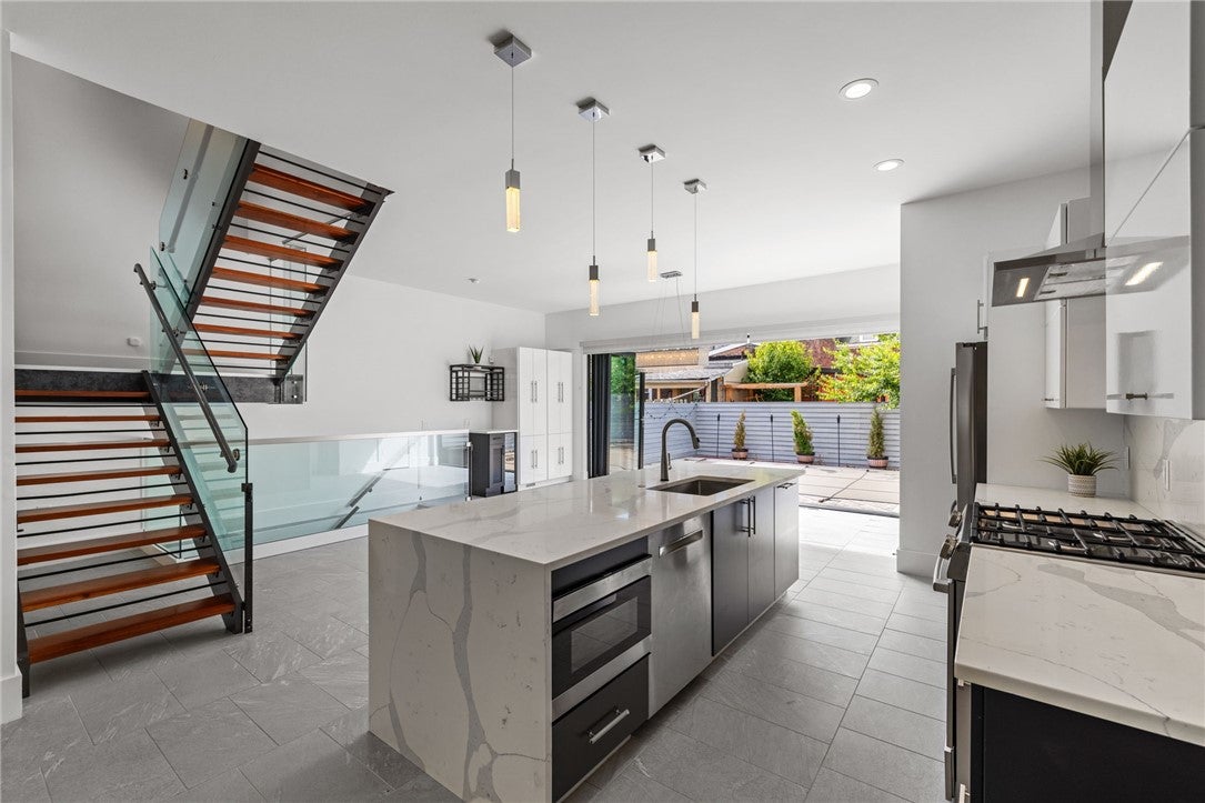 Pittsburgh, Pennsylvania, 15201, United States, 3 Bedrooms Bedrooms, ,4 BathroomsBathrooms,Residential,Active,1968384