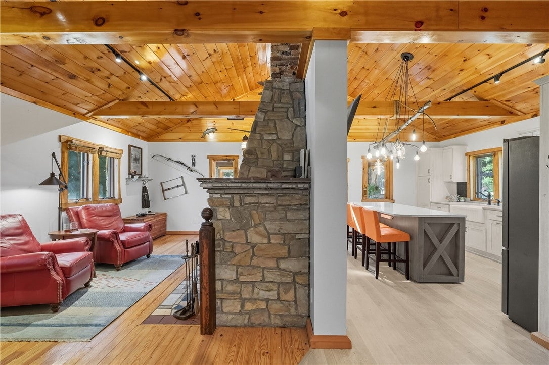 Emlenton, Pennsylvania, 16373, United States, 3 Bedrooms Bedrooms, ,3 BathroomsBathrooms,Residential,Active,1945255