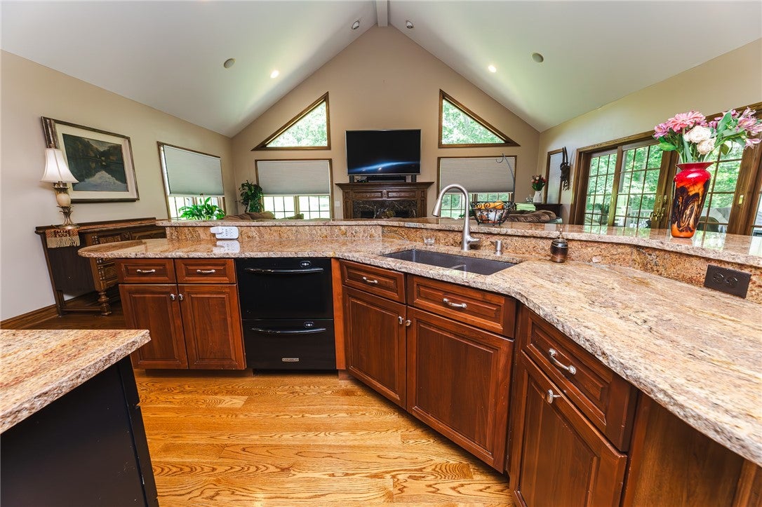 Valencia, Pennsylvania, 16059, United States, 4 Bedrooms Bedrooms, ,4 BathroomsBathrooms,Residential,Active,1922744