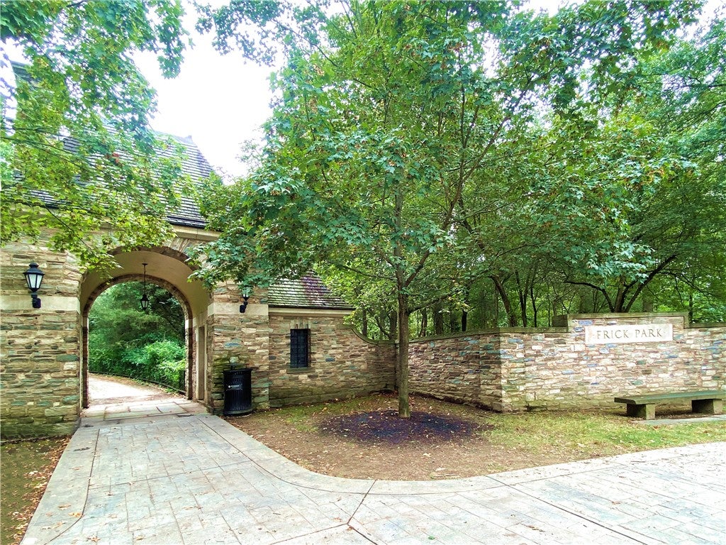 Pittsburgh, Pennsylvania, 15217, United States, 5 Bedrooms Bedrooms, ,4 BathroomsBathrooms,Residential,Active,1922334