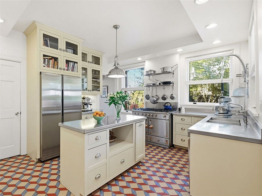 Pittsburgh, Pennsylvania, 15217, United States, 4 Bedrooms Bedrooms, ,3 BathroomsBathrooms,Residential,Active,1969666