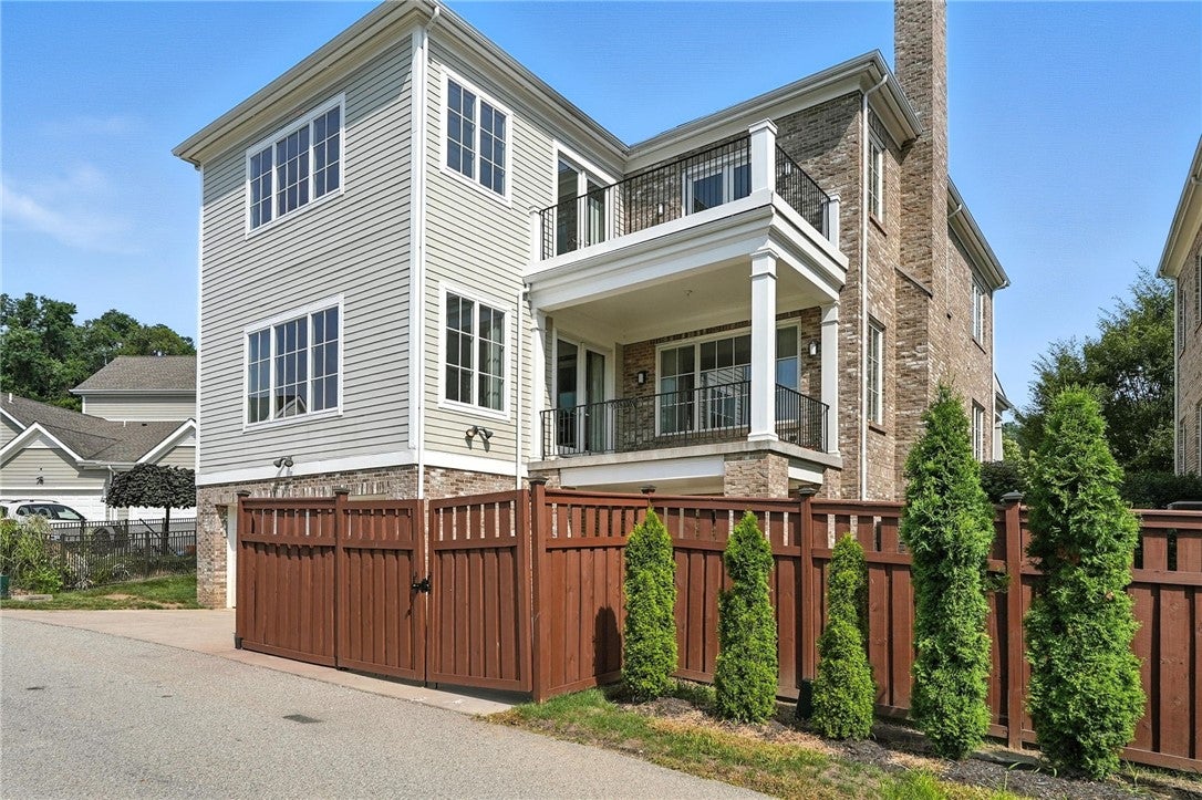 Pittsburgh, Pennsylvania, 15217, United States, 4 Bedrooms Bedrooms, ,5 BathroomsBathrooms,Residential,Active,1936146