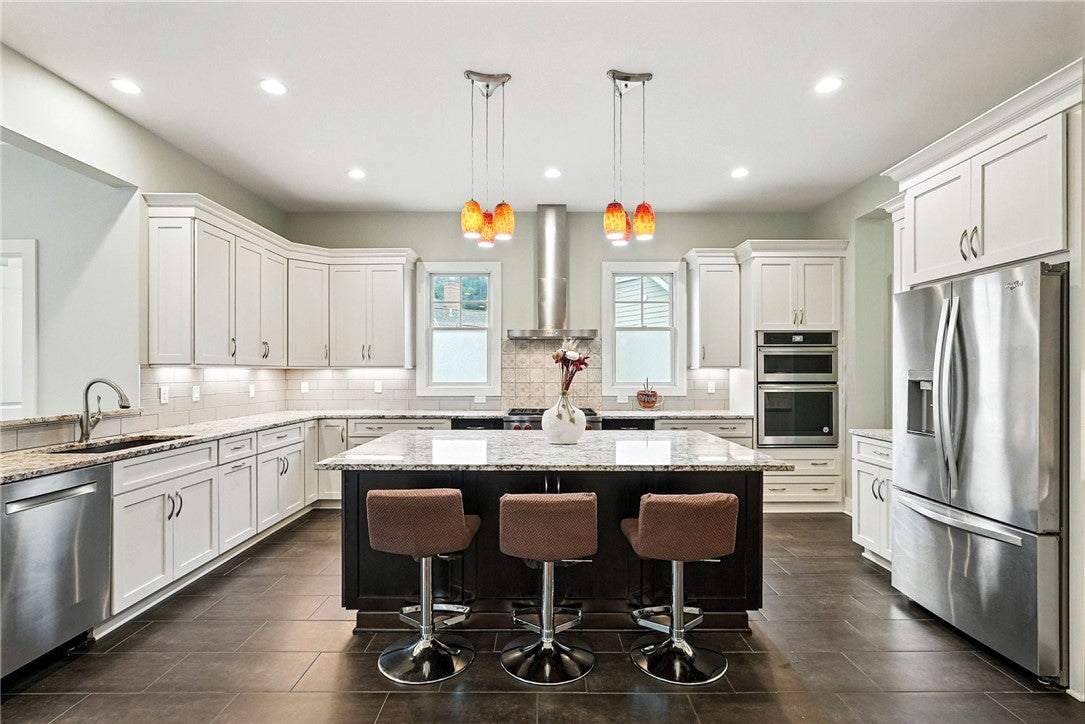 Pittsburgh, Pennsylvania, 15217, United States, 4 Bedrooms Bedrooms, ,5 BathroomsBathrooms,Residential,Active,1936146