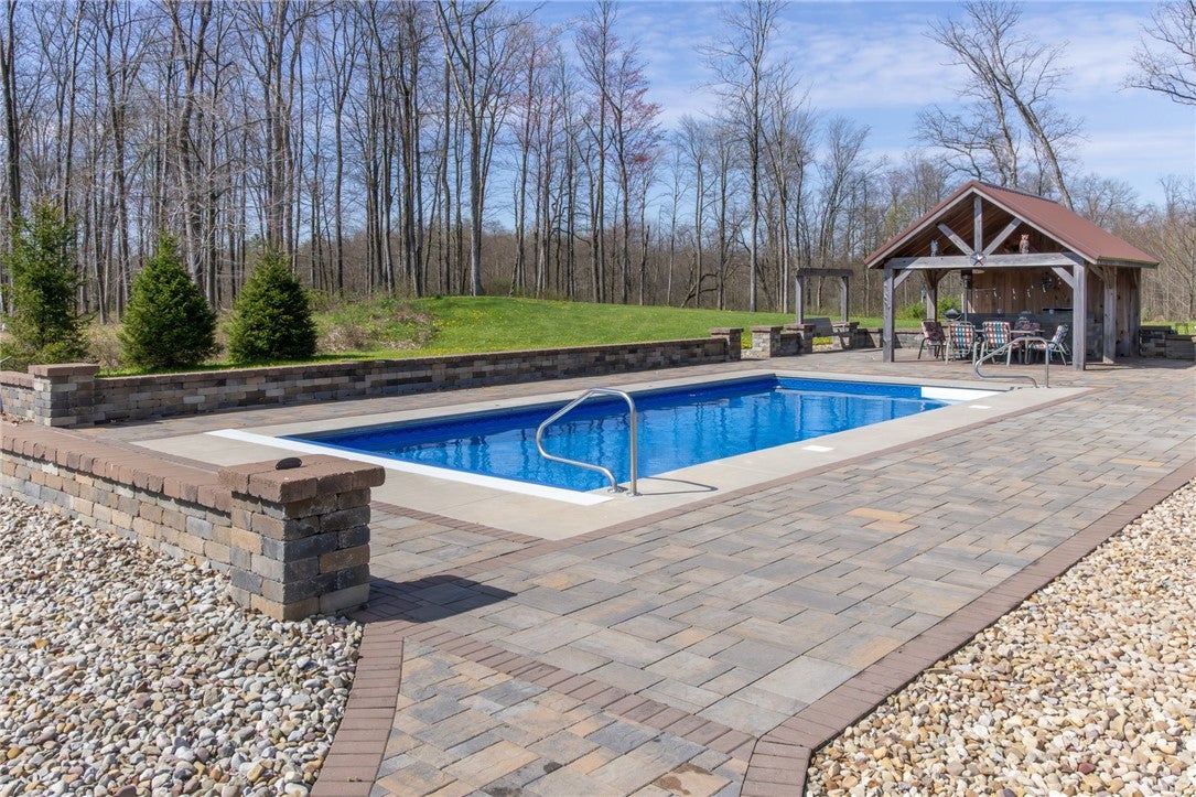 Mercer, Pennsylvania, 16137, United States, 3 Bedrooms Bedrooms, ,4 BathroomsBathrooms,Residential,Active,2040220