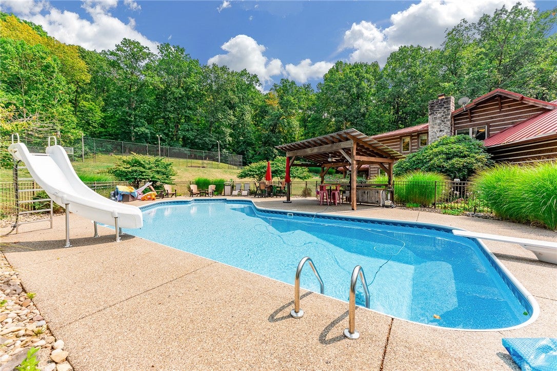 Waynesburg, Pennsylvania, 15370, United States, 5 Bedrooms Bedrooms, ,5 BathroomsBathrooms,Residential,Active,1971790