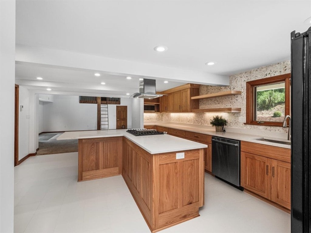 Pittsburgh, Pennsylvania, 15241, United States, 4 Bedrooms Bedrooms, ,5 BathroomsBathrooms,Residential,Active,1926915