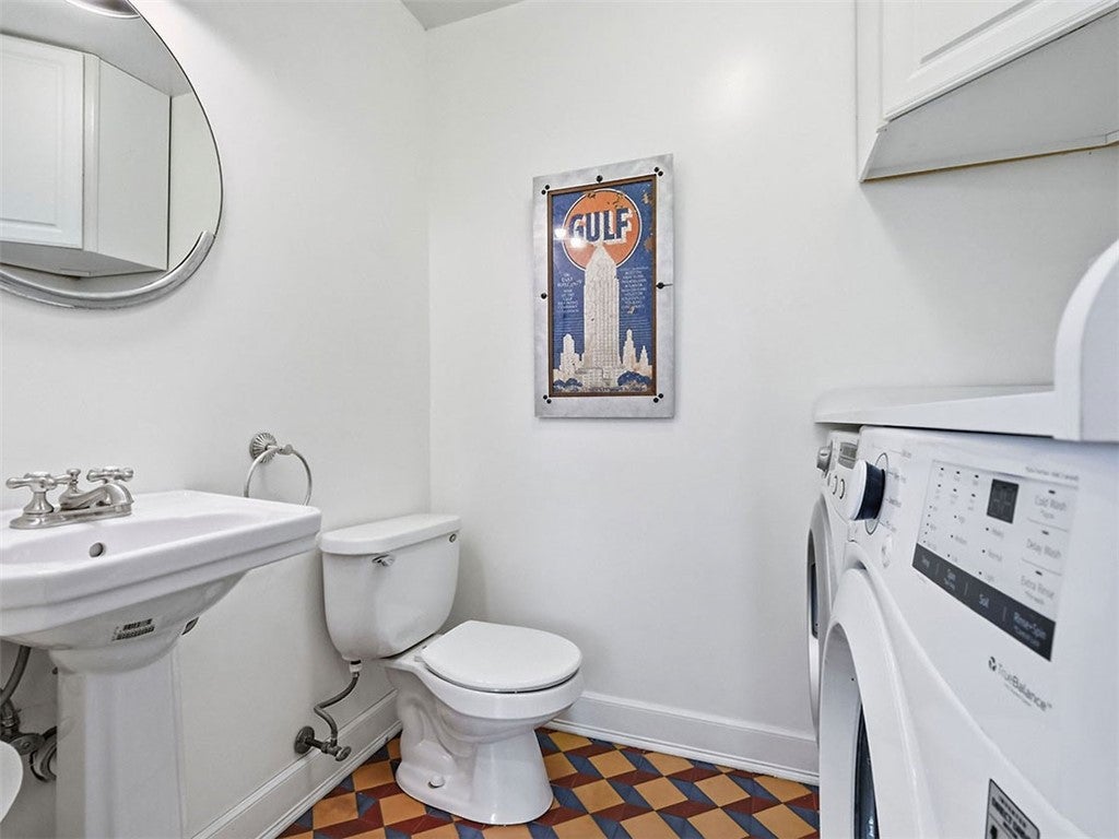 Pittsburgh, Pennsylvania, 15217, United States, 4 Bedrooms Bedrooms, ,3 BathroomsBathrooms,Residential,Active,1969666