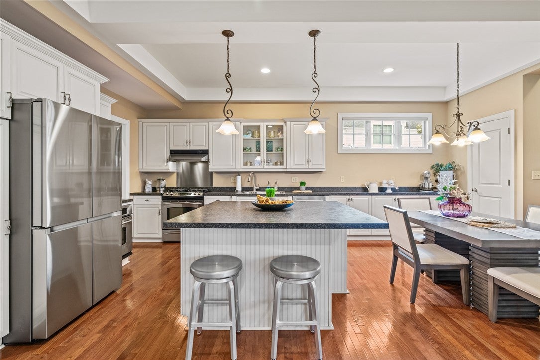 Pittsburgh, Pennsylvania, 15217, United States, 4 Bedrooms Bedrooms, ,4 BathroomsBathrooms,Residential,Active,1899201