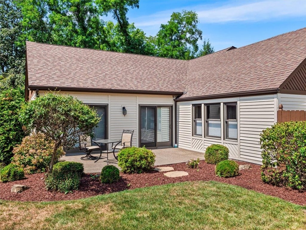 Pittsburgh, Pennsylvania, 15241, United States, 4 Bedrooms Bedrooms, ,5 BathroomsBathrooms,Residential,Active,1926915