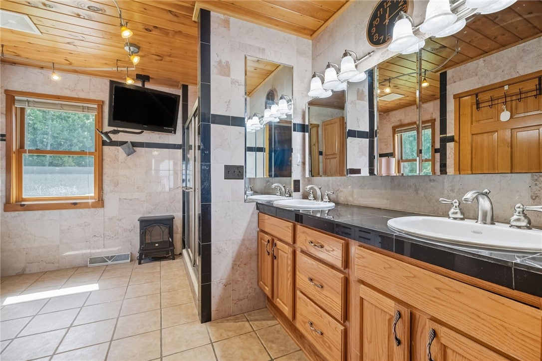 Emlenton, Pennsylvania, 16373, United States, 3 Bedrooms Bedrooms, ,3 BathroomsBathrooms,Residential,Active,1945255