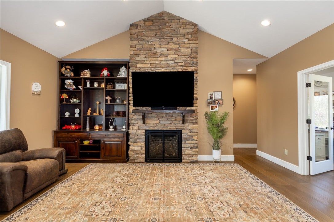 Mercer, Pennsylvania, 16137, United States, 3 Bedrooms Bedrooms, ,4 BathroomsBathrooms,Residential,Active,2040220