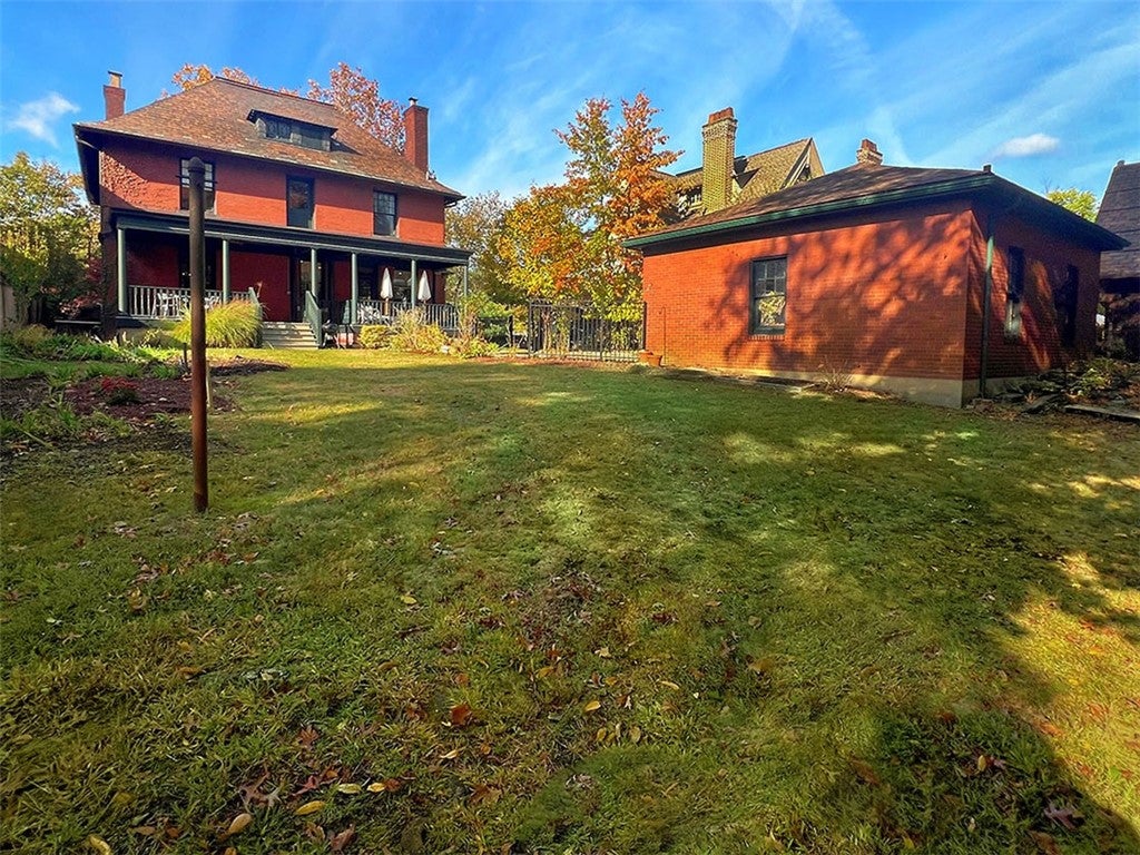 Pittsburgh, Pennsylvania, 15217, United States, 4 Bedrooms Bedrooms, ,3 BathroomsBathrooms,Residential,Active,1969666