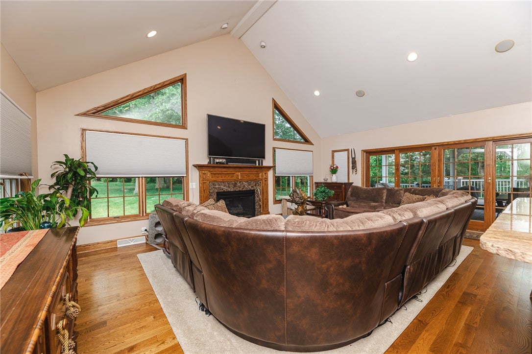 Valencia, Pennsylvania, 16059, United States, 4 Bedrooms Bedrooms, ,4 BathroomsBathrooms,Residential,Active,1922744