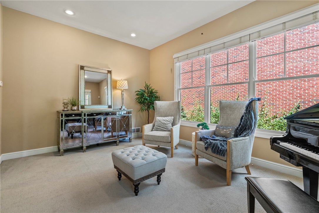 Pittsburgh, Pennsylvania, 15217, United States, 4 Bedrooms Bedrooms, ,4 BathroomsBathrooms,Residential,Active,1899201