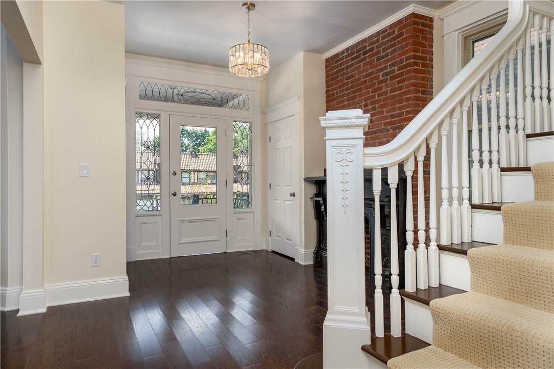 Pittsburgh, Pennsylvania, 15217, United States, 5 Bedrooms Bedrooms, ,4 BathroomsBathrooms,Residential,Active,1922334