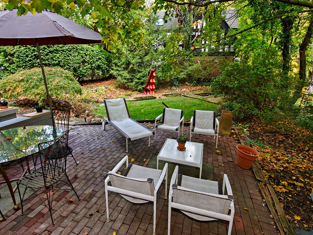 Pittsburgh, Pennsylvania, 15232, United States, 3 Bedrooms Bedrooms, ,2 BathroomsBathrooms,Residential,Active,1905131