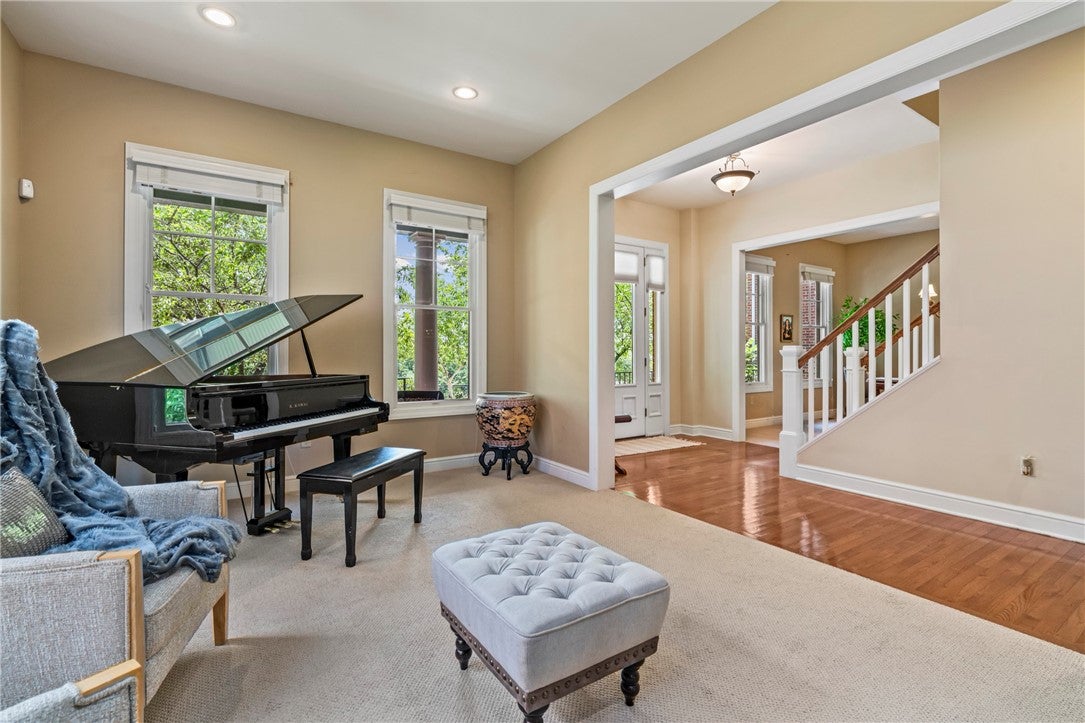 Pittsburgh, Pennsylvania, 15217, United States, 4 Bedrooms Bedrooms, ,4 BathroomsBathrooms,Residential,Active,1899201