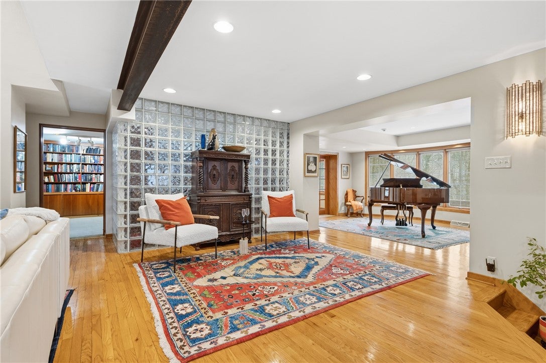 Pittsburgh, Pennsylvania, 15238, United States, 4 Bedrooms Bedrooms, ,4 BathroomsBathrooms,Residential,Active,1853348