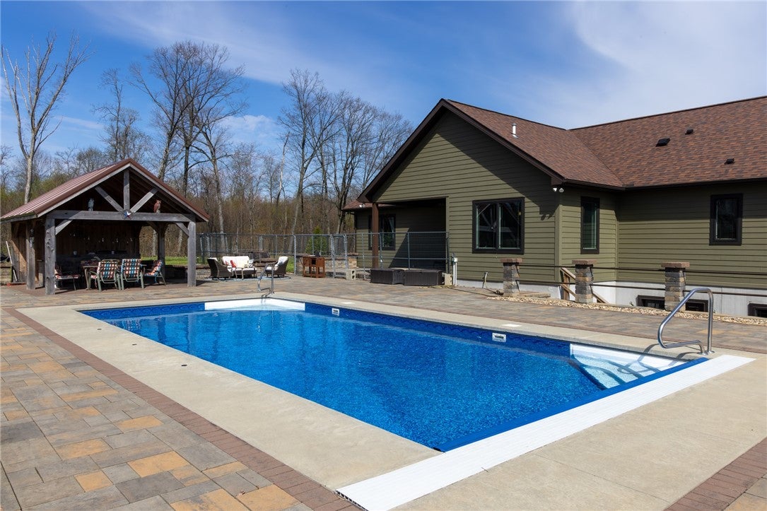 Mercer, Pennsylvania, 16137, United States, 3 Bedrooms Bedrooms, ,4 BathroomsBathrooms,Residential,Active,2040220