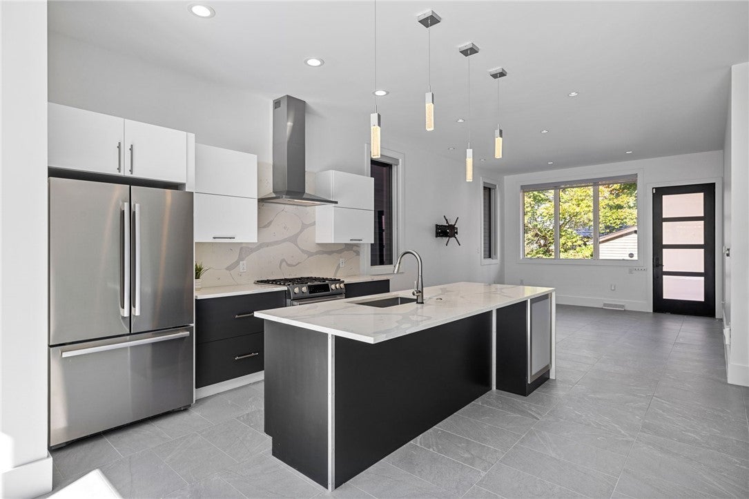 Pittsburgh, Pennsylvania, 15201, United States, 3 Bedrooms Bedrooms, ,4 BathroomsBathrooms,Residential,Active,1968384