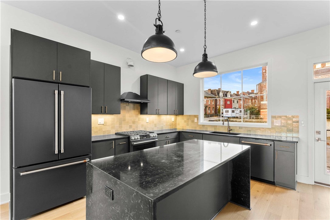 Pittsburgh, Pennsylvania, 15201, United States, 4 Bedrooms Bedrooms, ,5 BathroomsBathrooms,Residential,Active,1825068