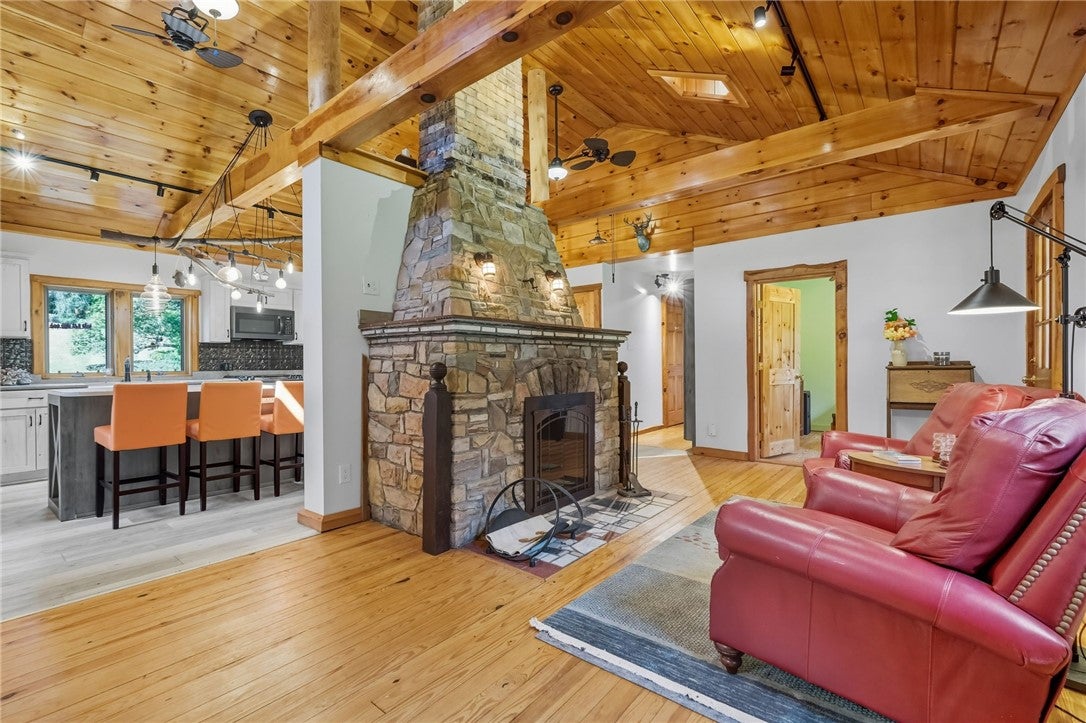 Emlenton, Pennsylvania, 16373, United States, 3 Bedrooms Bedrooms, ,3 BathroomsBathrooms,Residential,Active,1945255