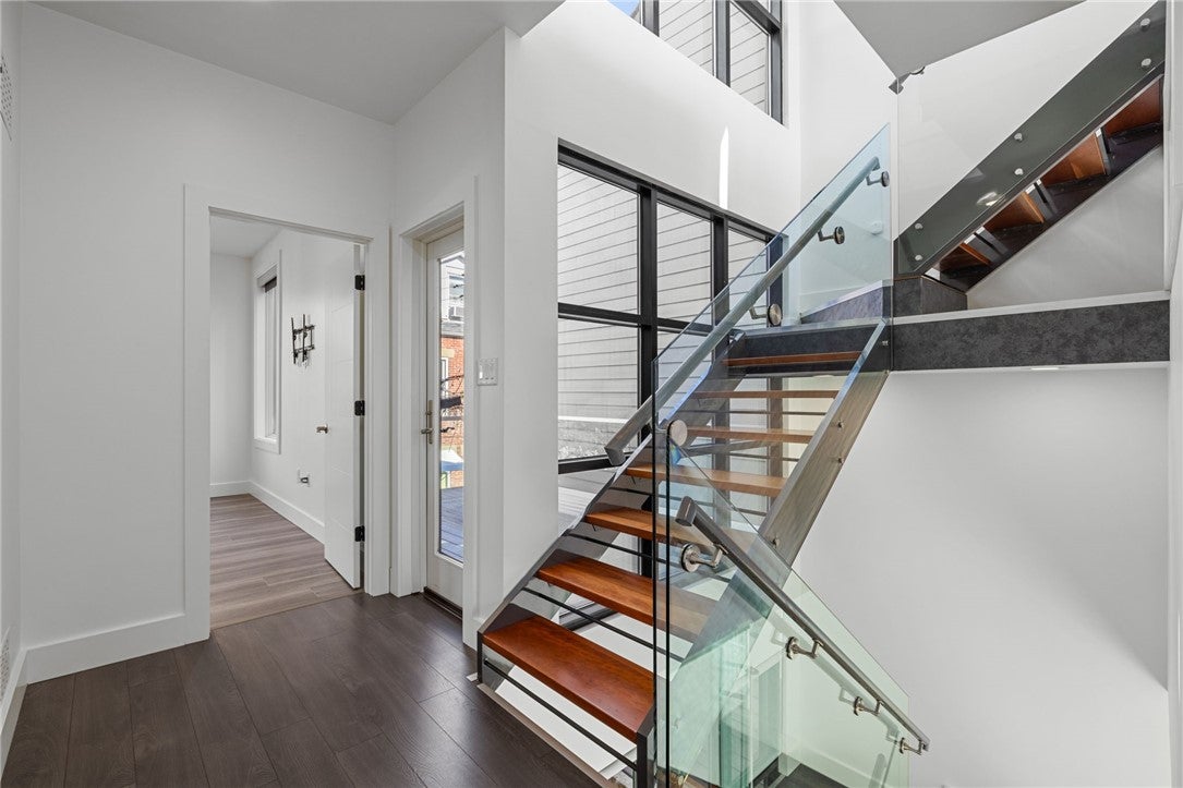 Pittsburgh, Pennsylvania, 15201, United States, 3 Bedrooms Bedrooms, ,4 BathroomsBathrooms,Residential,Active,1968384