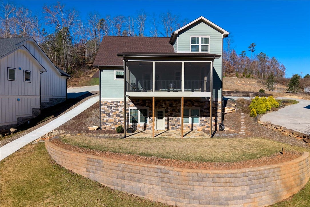 Seneca, South Carolina, 29672, United States, 3 Bedrooms Bedrooms, ,4 BathroomsBathrooms,Residential,Active,1996293