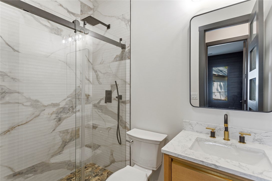 West Union, South Carolina, 29696, United States, 5 Bedrooms Bedrooms, ,7 BathroomsBathrooms,Residential,Active,1996255