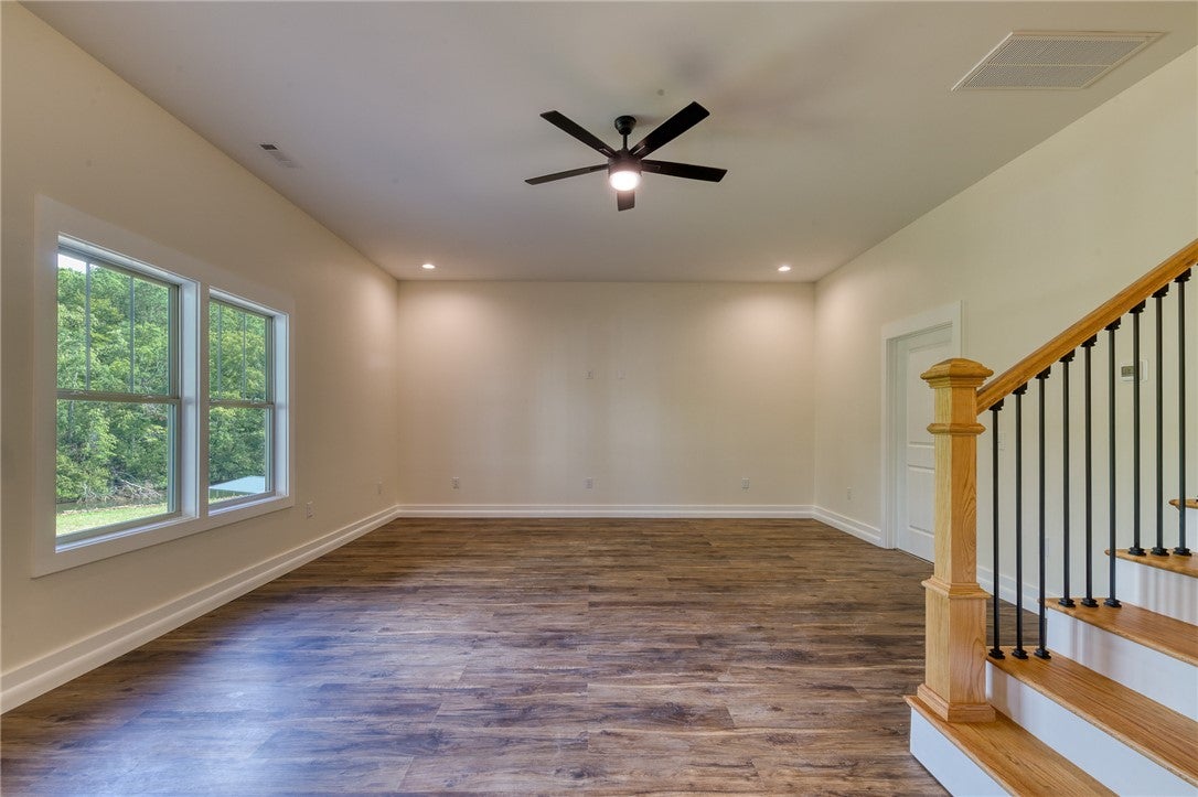 Seneca, South Carolina, 29672, United States, 3 Bedrooms Bedrooms, ,4 BathroomsBathrooms,Residential,Active,1929670
