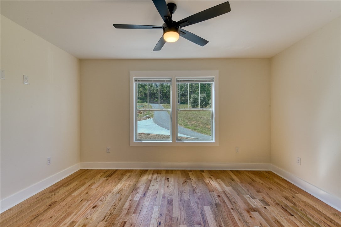 Seneca, South Carolina, 29672, United States, 3 Bedrooms Bedrooms, ,4 BathroomsBathrooms,Residential,Active,1929670