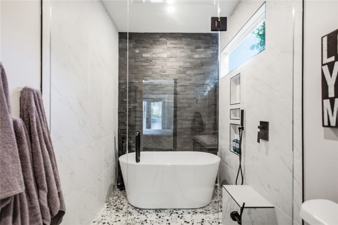 Hartwell, Georgia, 30643, United States, 5 Bedrooms Bedrooms, ,4 BathroomsBathrooms,Residential,Active,2040216