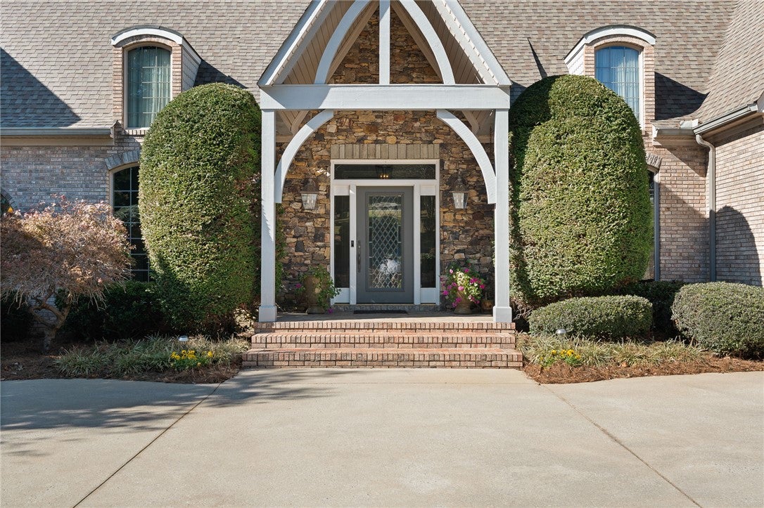 Anderson, South Carolina, 29625, United States, 4 Bedrooms Bedrooms, ,5 BathroomsBathrooms,Residential,Active,1972149