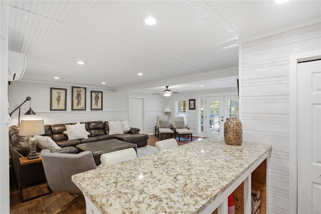 Hartwell, Georgia, 30643, United States, 5 Bedrooms Bedrooms, ,4 BathroomsBathrooms,Residential,Active,2040216