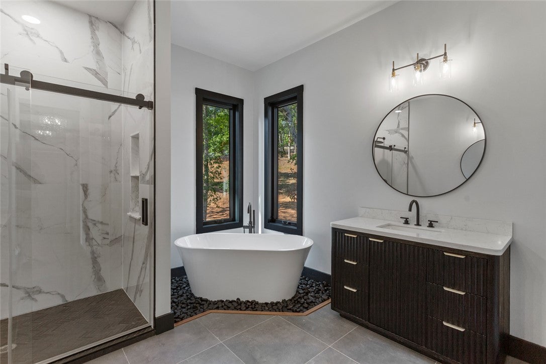 West Union, South Carolina, 29696, United States, 5 Bedrooms Bedrooms, ,7 BathroomsBathrooms,Residential,Active,1996255