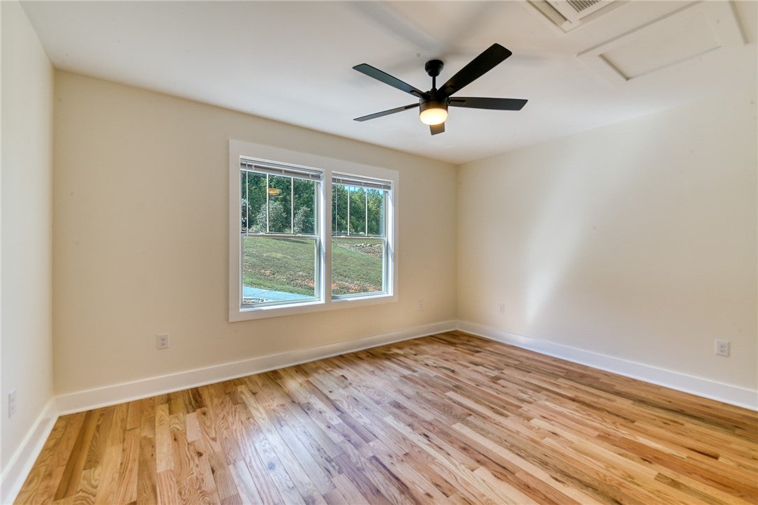 Seneca, South Carolina, 29672, United States, 3 Bedrooms Bedrooms, ,4 BathroomsBathrooms,Residential,Active,1929670